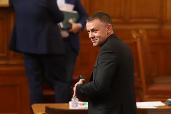Депутатът от Продължаваме Промяната Христо Петров – Ицо Хазарта написа пост